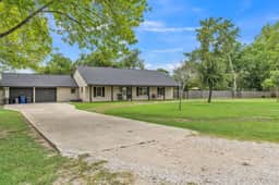 McQueeny Home w/Boat Ramp| Pool| HotTub|VolleyBall