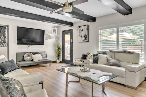 McQueeny Home w/Boat Ramp| Pool| HotTub|VolleyBall