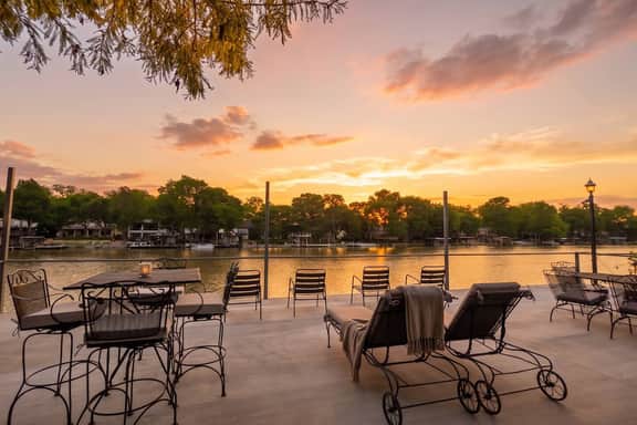Lake McQueeney Boat Haus | Sleeps 25 | Water & Fun